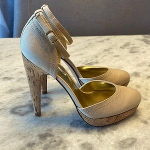 NWOT Charles David Camel canvas and cork heel with slight front platform. Size 7